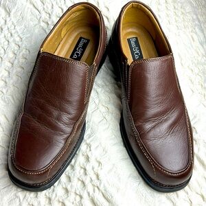 Men’s Bass & Co Ulysses brown leather slip on loafer Size 9.5 Like New EUC